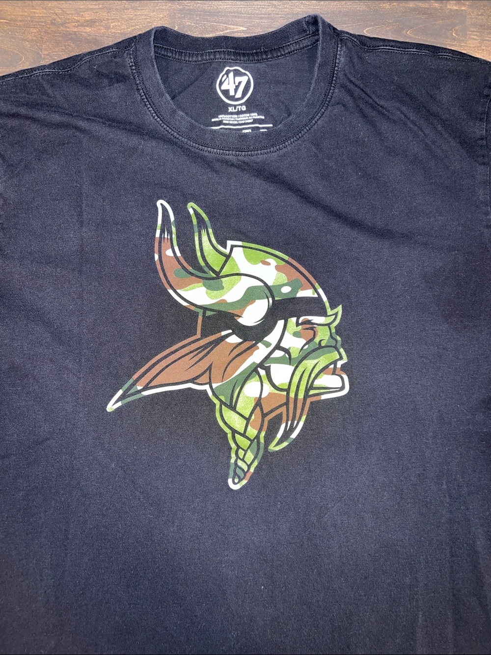 Minnesota Vikings ‘47 Brand Men's XL Black T-Shirt with Camo Logo